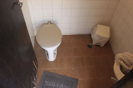 Casa à venda com 250m², 3 quartos e 3 vagasBanheiro da edícula