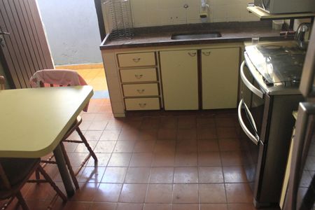 Casa à venda com 250m², 3 quartos e 3 vagasCozinha