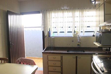 Casa à venda com 250m², 3 quartos e 3 vagasCozinha