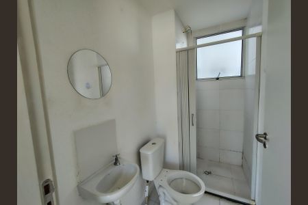 Banheiro de apartamento à venda com 2 quartos, 40m² em Cavalhada, Porto Alegre