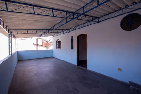 Casa para alugar com 203m², 2 quartos e 1 vaga Casa para alugar com 203m², 2 quartos e 1 vagaVaranda