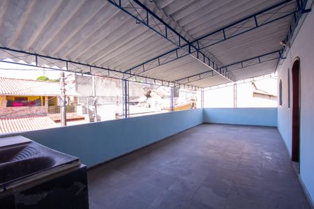 Casa para alugar com 203m², 2 quartos e 1 vaga Casa para alugar com 203m², 2 quartos e 1 vagaVaranda