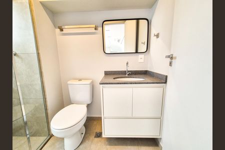 Banheiro - Detalhe das luzes de kitnet/studio para alugar com 1 quarto, 24m² em Vila Buarque, São Paulo
