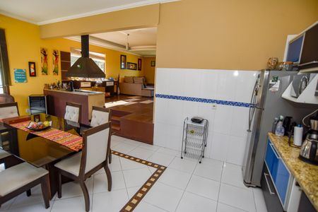 Casa para alugar com 245m², 4 quartos e 3 vagasCozinha