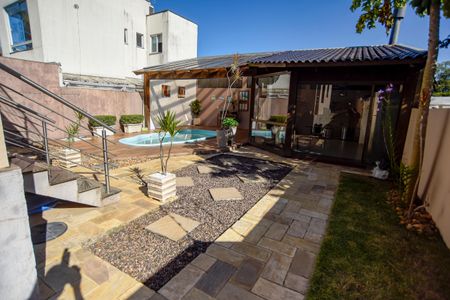 Casa para alugar com 245m², 4 quartos e 3 vagasÁrea comum - Piscina