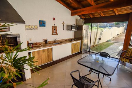 Casa para alugar com 245m², 4 quartos e 3 vagasÁrea comum - Churrasqueira