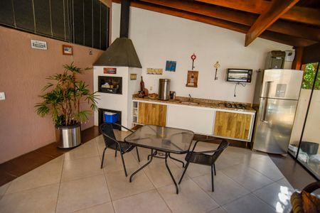 Casa para alugar com 245m², 4 quartos e 3 vagasÁrea comum - Churrasqueira