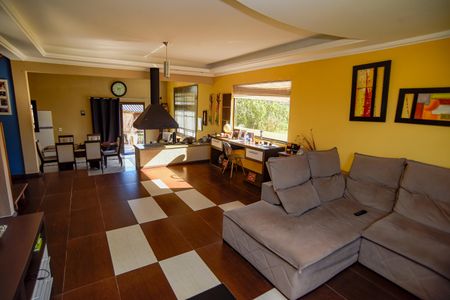 Casa para alugar com 245m², 4 quartos e 3 vagasSala