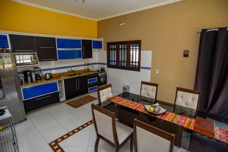 Casa para alugar com 245m², 4 quartos e 3 vagasCozinha