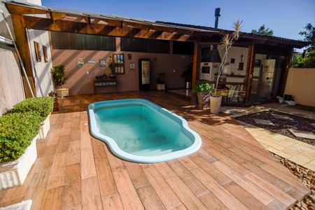 Casa para alugar com 245m², 4 quartos e 3 vagasÁrea comum - Piscina