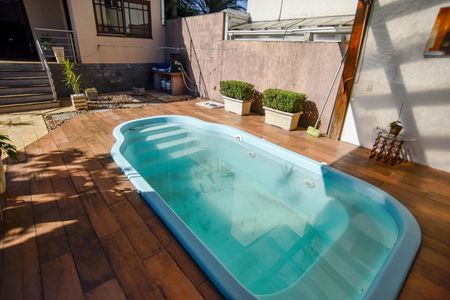 Casa para alugar com 245m², 4 quartos e 3 vagasÁrea comum - Piscina