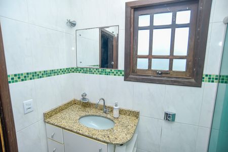 Casa para alugar com 245m², 4 quartos e 3 vagasBanheiro 1