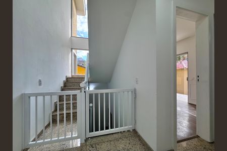 Casa à venda com 600m², 4 quartos e 7 vagasEscada