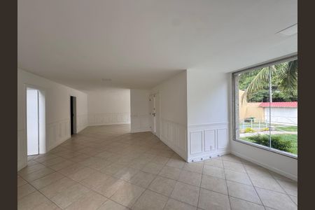 Casa à venda com 600m², 4 quartos e 7 vagasSala