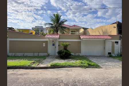 Casa à venda com 600m², 4 quartos e 7 vagasFachada