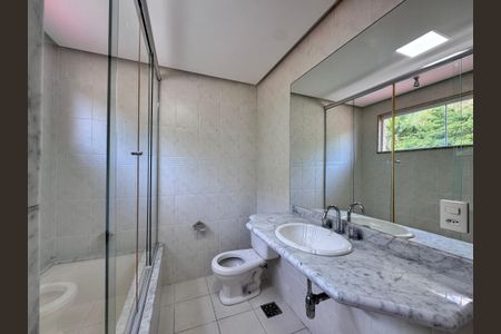 Casa à venda com 600m², 4 quartos e 7 vagasSuíte 2 - Banheiro