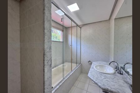 Casa à venda com 600m², 4 quartos e 7 vagasSuíte 2 - Banheiro