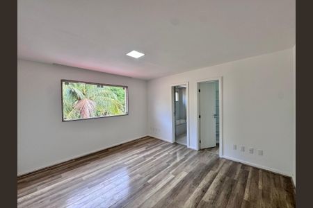 Casa à venda com 600m², 4 quartos e 7 vagasSuíte 2
