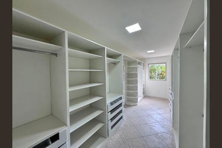 Casa à venda com 600m², 4 quartos e 7 vagasSuíte 1 - Closet