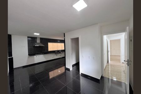 Casa à venda com 600m², 4 quartos e 7 vagasCozinha