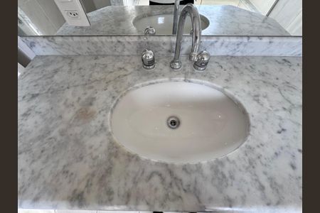 Casa à venda com 600m², 4 quartos e 7 vagasSuíte 3 - Banheiro