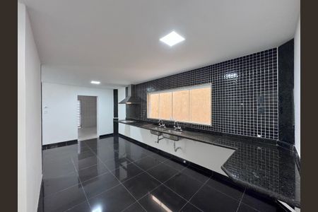Casa à venda com 600m², 4 quartos e 7 vagasCozinha