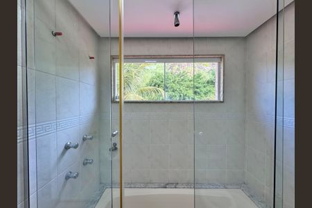 Casa à venda com 600m², 4 quartos e 7 vagasSuíte 2 - Banheiro