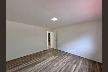 Casa à venda com 600m², 4 quartos e 7 vagasSuíte 2