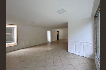 Casa à venda com 600m², 4 quartos e 7 vagasSala