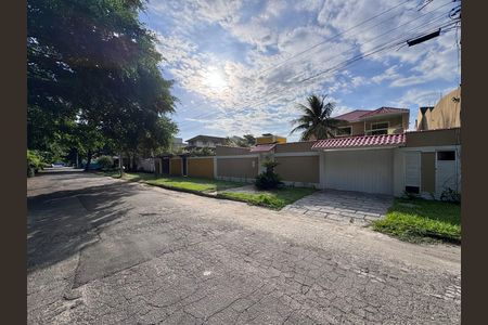 Casa à venda com 600m², 4 quartos e 7 vagasFachada