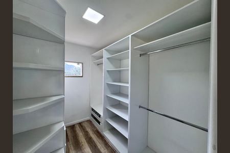 Casa à venda com 600m², 4 quartos e 7 vagasSuíte 2 - Closet