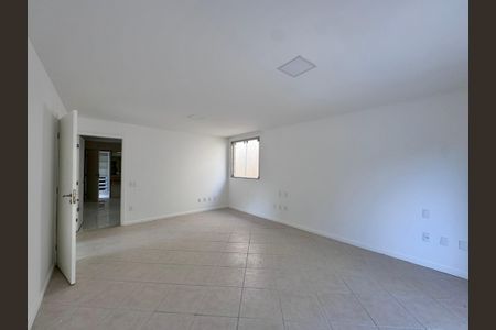 Casa à venda com 600m², 4 quartos e 7 vagasSuíte 1 