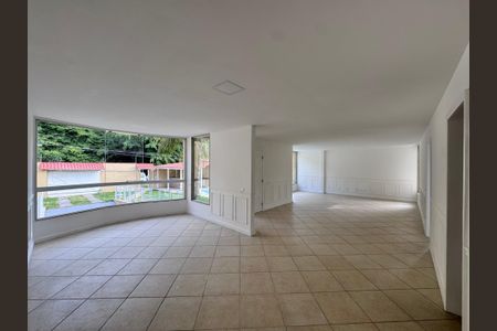 Casa à venda com 600m², 4 quartos e 7 vagasSala