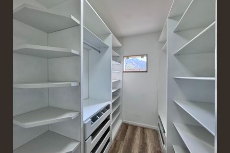Casa à venda com 600m², 4 quartos e 7 vagasSuíte 3 - Closet