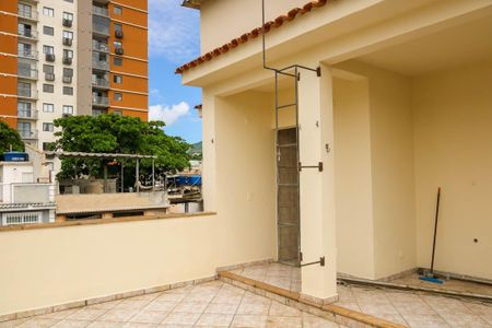 Casa de condomínio à venda com 58m², 2 quartos e 1 vagaTerraço