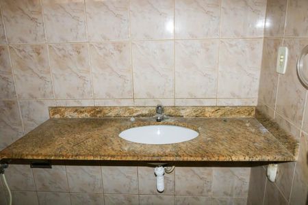 Casa de condomínio à venda com 58m², 2 quartos e 1 vagaBanheiro 1º Pavimento