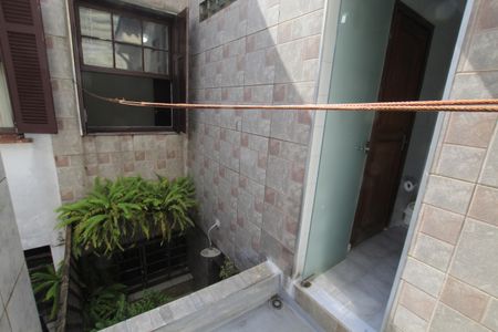 Casa à venda com 100m², 2 quartos e sem vagavaranda do banheiro