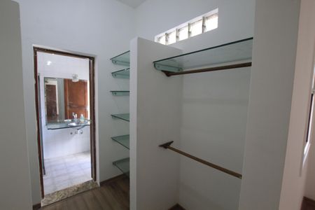 Casa à venda com 100m², 2 quartos e sem vagaCloset