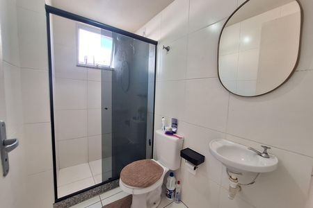 Banheiro de apartamento para alugar com 2 quartos, 48m² em Jardim Gramacho, Duque de Caxias