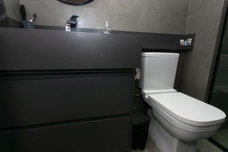 Apartamento à venda com 62m², 1 quarto e 1 vaga Apartamento à venda com 62m², 1 quarto e 1 vagaBanheiro da Suíte