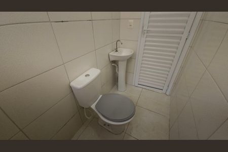 Casa para alugar com 39m², 1 quarto e sem vaga Casa para alugar com 39m², 1 quarto e sem vagaBanheiro