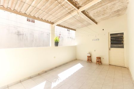 Casa para alugar com 180m², 3 quartos e 2 vagas Casa para alugar com 180m², 3 quartos e 2 vagasÁrea Externa