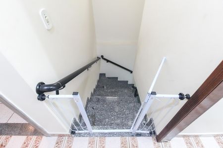 Casa para alugar com 180m², 3 quartos e 2 vagas Casa para alugar com 180m², 3 quartos e 2 vagasEscada