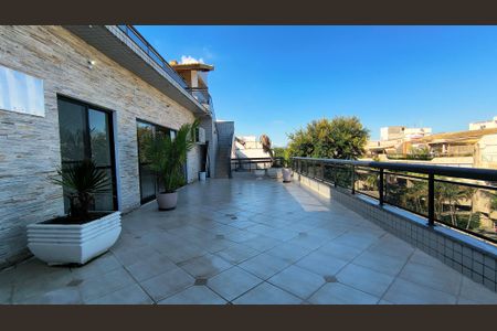 Apartamento à venda com 335m², 3 quartos e 4 vagas Apartamento à venda com 335m², 3 quartos e 4 vagasVaranda