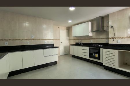 Apartamento à venda com 335m², 3 quartos e 4 vagas Apartamento à venda com 335m², 3 quartos e 4 vagasCozinha