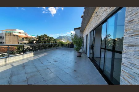 Apartamento à venda com 335m², 3 quartos e 4 vagas Apartamento à venda com 335m², 3 quartos e 4 vagasVaranda