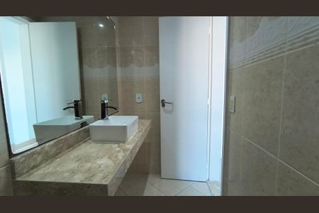 Apartamento à venda com 335m², 3 quartos e 4 vagas Apartamento à venda com 335m², 3 quartos e 4 vagasBanheiro da Suíte 2