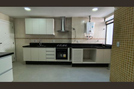 Apartamento à venda com 335m², 3 quartos e 4 vagas Apartamento à venda com 335m², 3 quartos e 4 vagasCozinha