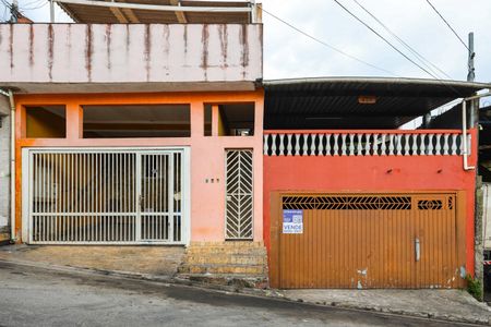 Casa à venda com 250m², 2 quartos e 2 vagas Casa à venda com 250m², 2 quartos e 2 vagasFachada