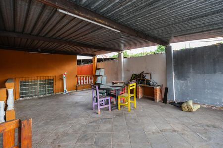 Casa à venda com 250m², 2 quartos e 2 vagas Casa à venda com 250m², 2 quartos e 2 vagasÁrea externa